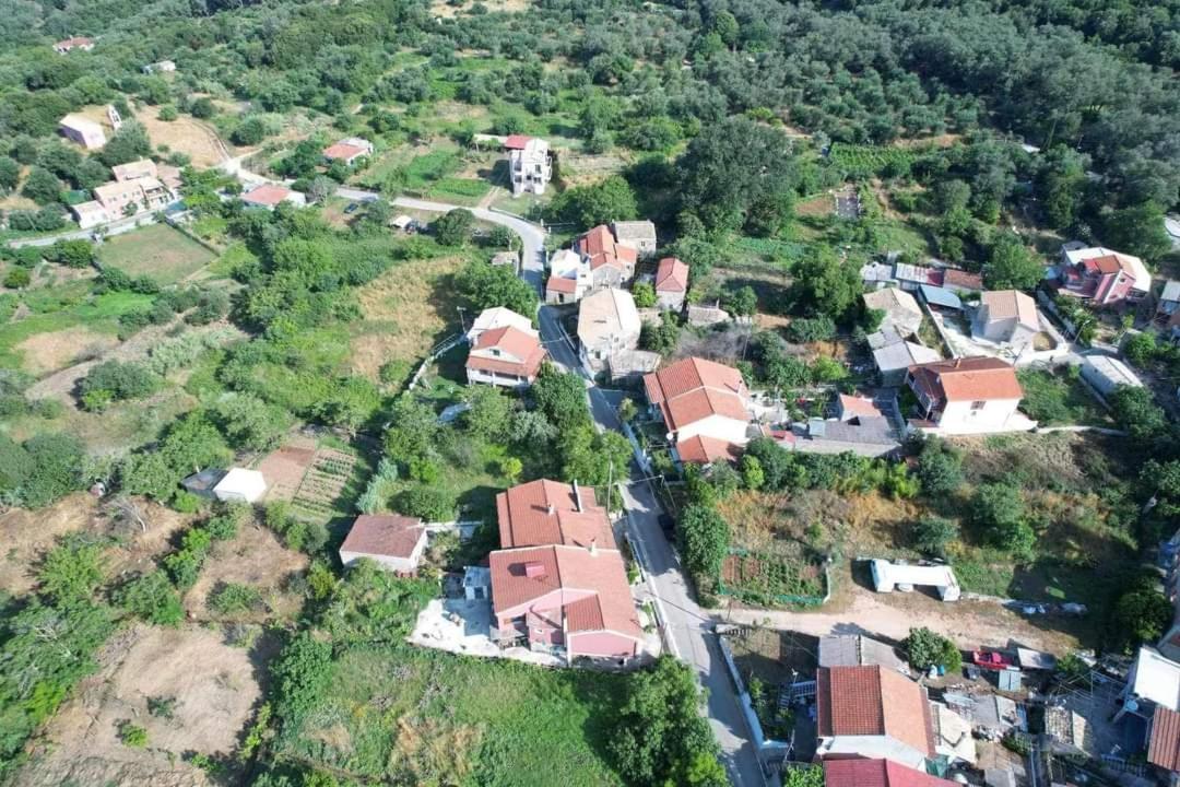 Harry'S Retreat Guest House Klimatia Екстериор снимка