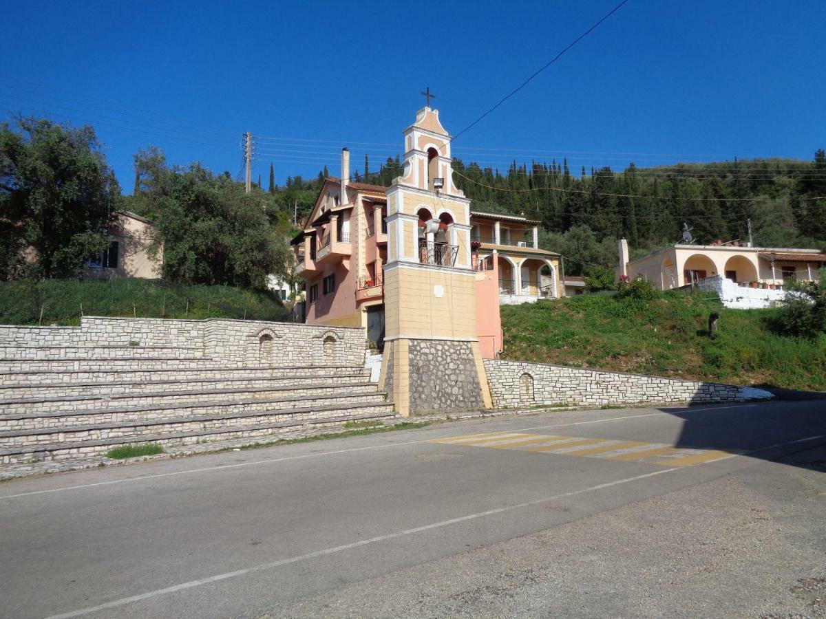 Harry'S Retreat Guest House Klimatia Екстериор снимка