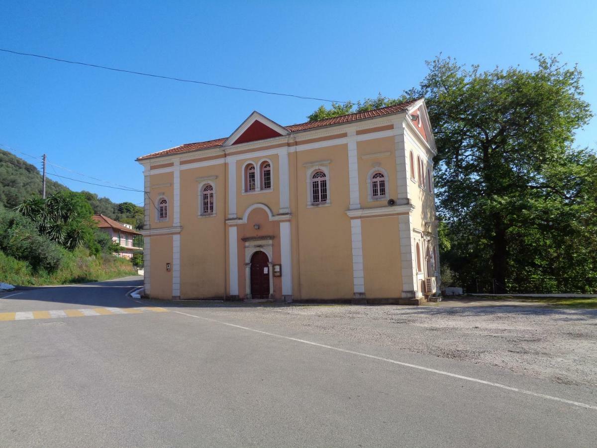 Harry'S Retreat Guest House Klimatia Екстериор снимка