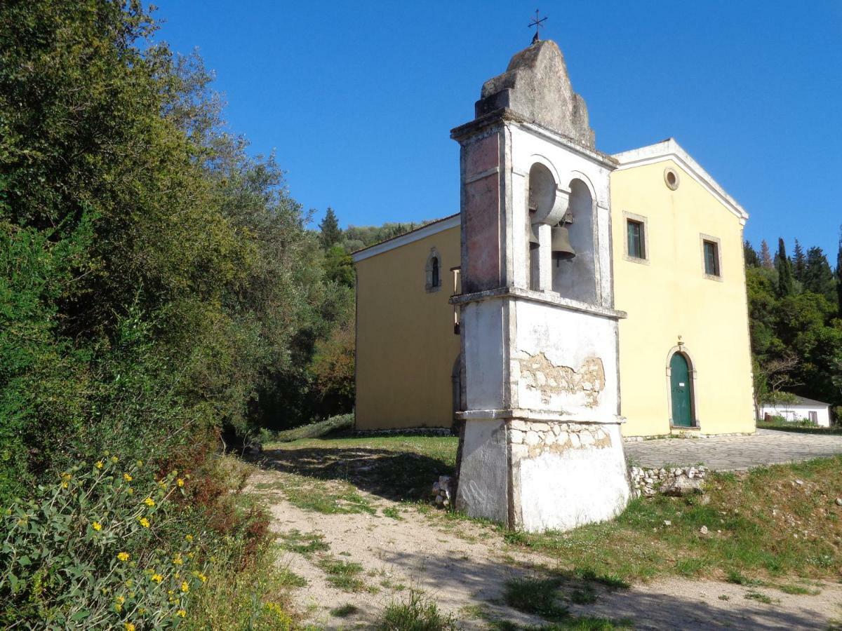 Harry'S Retreat Guest House Klimatia Екстериор снимка