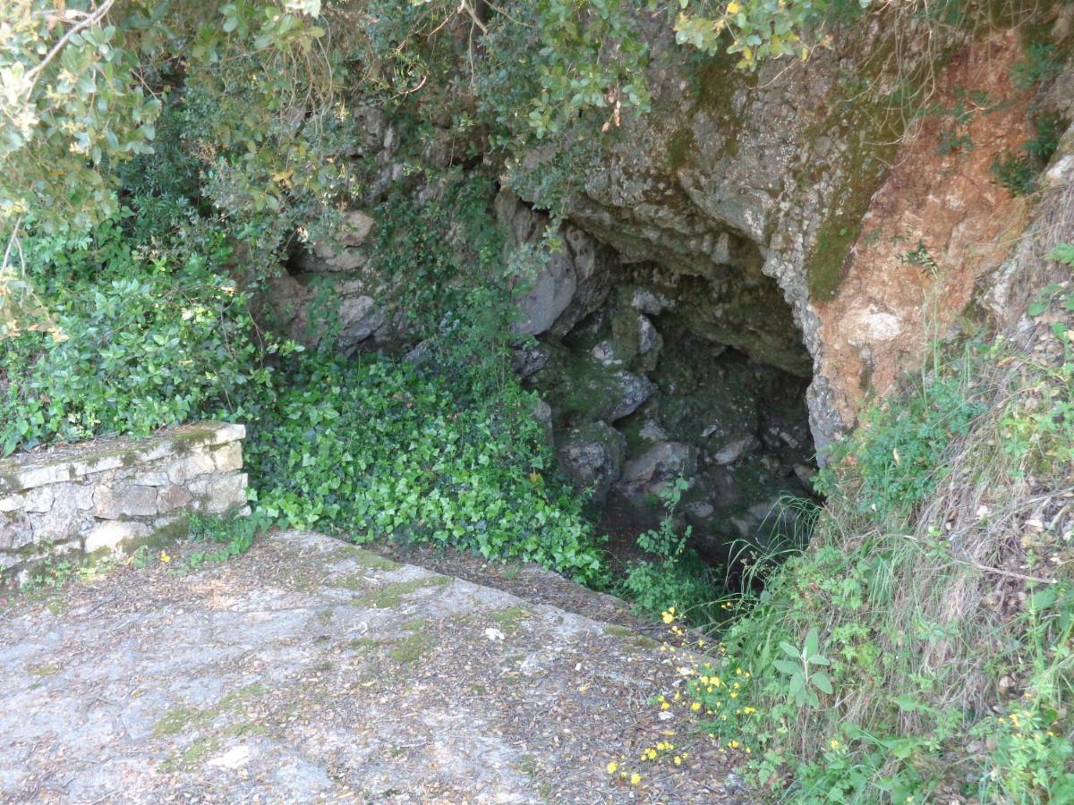 Harry'S Retreat Guest House Klimatia Екстериор снимка