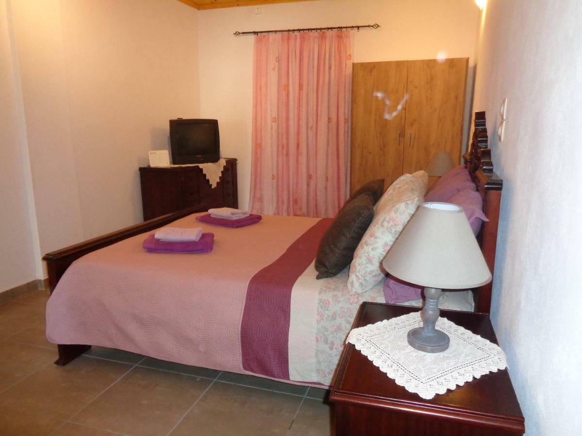 Harry'S Retreat Guest House Klimatia Екстериор снимка